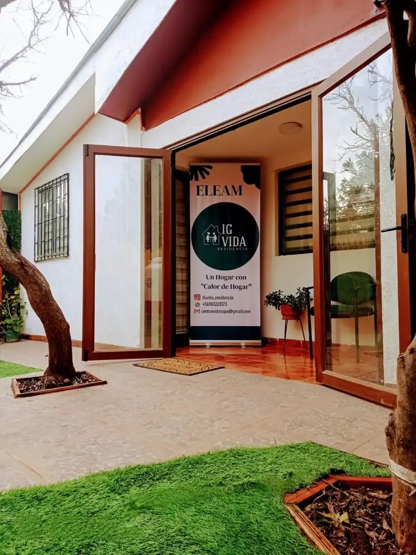 Fachada e ingreso de IG Vida Residencia